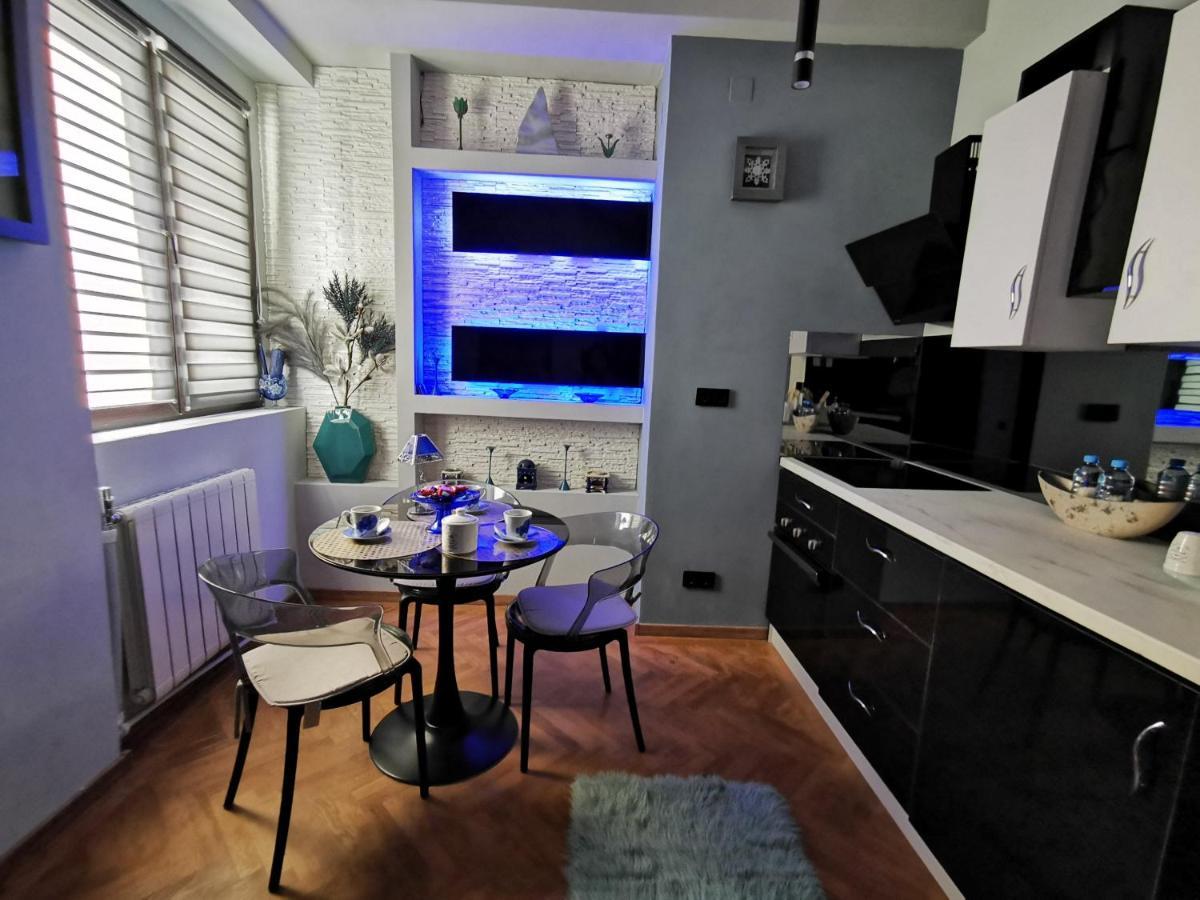Crystal Central Apartment Braşov Esterno foto