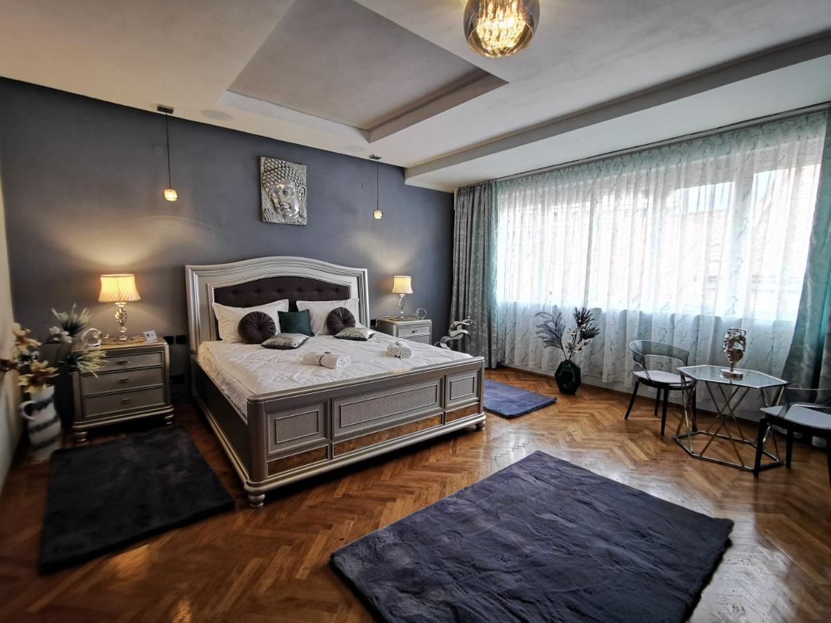 Crystal Central Apartment Braşov Esterno foto