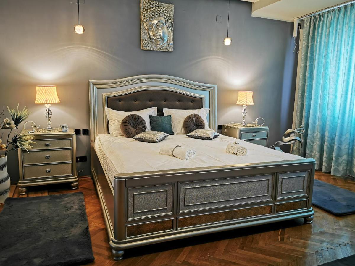 Crystal Central Apartment Braşov Esterno foto