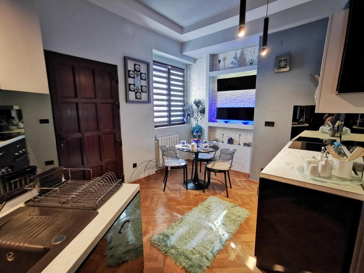 Crystal Central Apartment Braşov Esterno foto