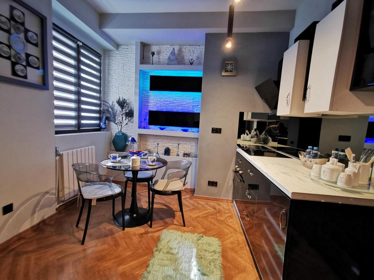Crystal Central Apartment Braşov Esterno foto