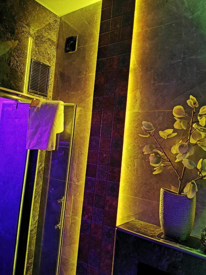 Crystal Central Apartment Braşov Esterno foto