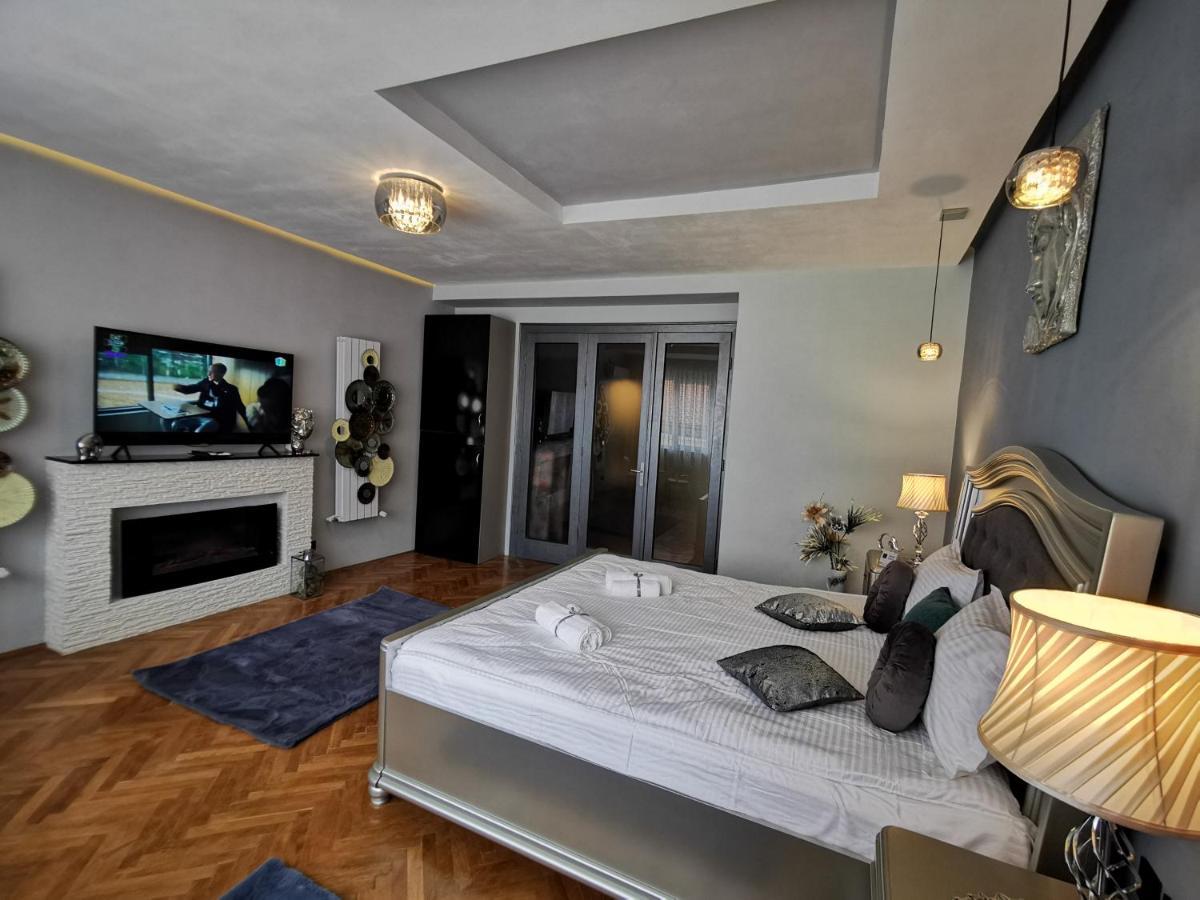 Crystal Central Apartment Braşov Esterno foto