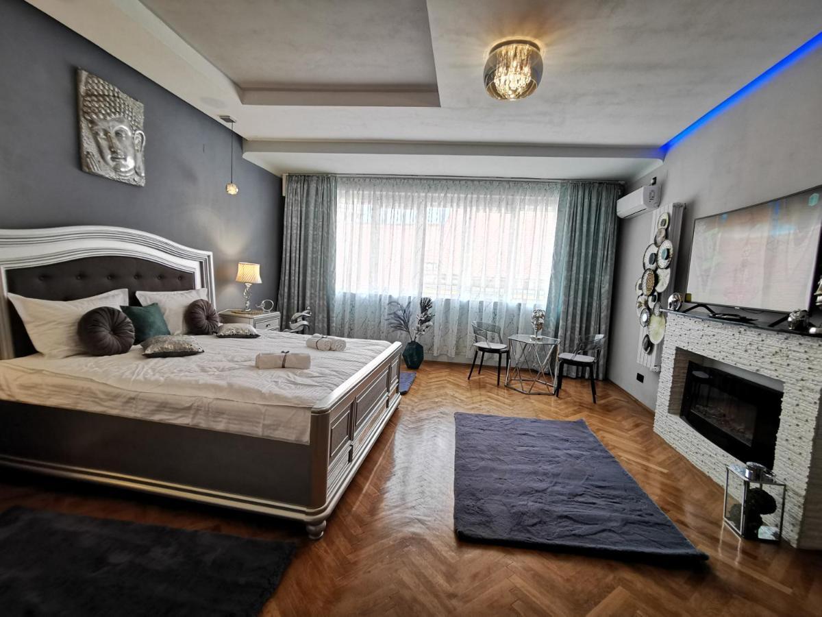 Crystal Central Apartment Braşov Esterno foto