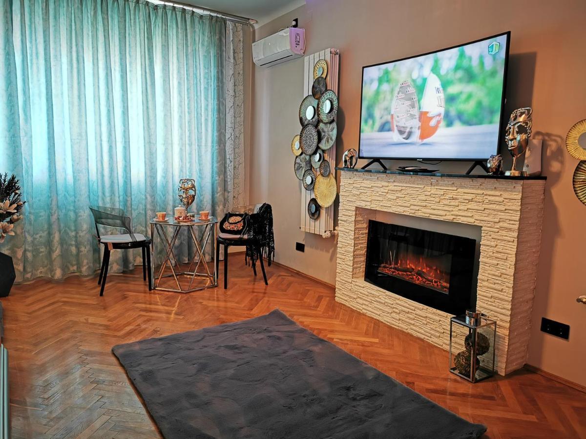Crystal Central Apartment Braşov Esterno foto