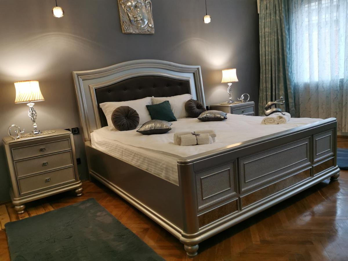 Crystal Central Apartment Braşov Esterno foto