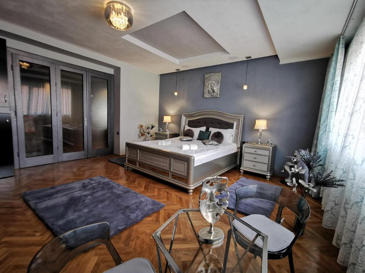 Crystal Central Apartment Braşov Esterno foto